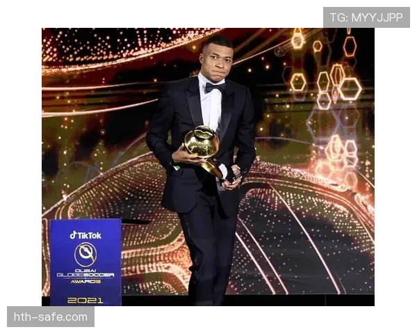 姆巴佩荣膺环球足球奖,闪耀国际足坛 姆巴佩荣膺环球足球奖,闪耀国际足坛