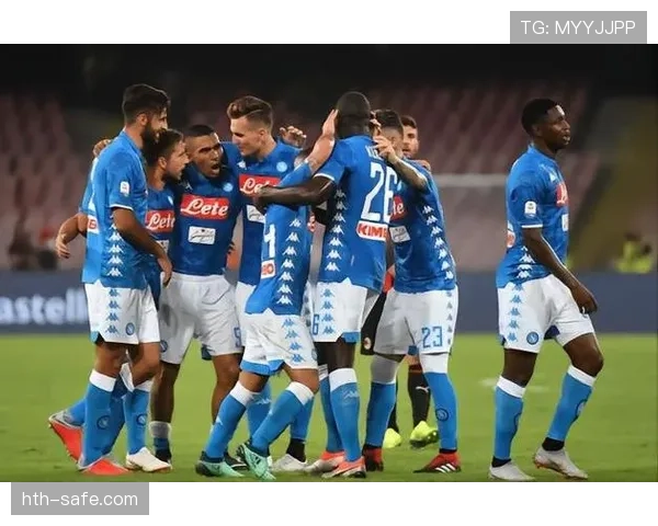 奥斯梅恩与那不勒斯球迷温情互动，彰显球队团结精神