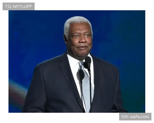 奥斯卡·罗伯特森无球跑动减少，组织核心角色更趋纯粹